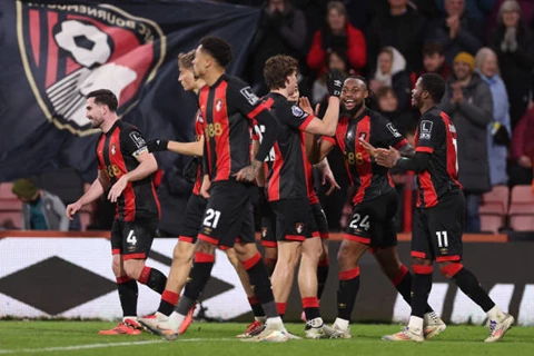 قبل موقعة السوبر.. صراع بين توتنهام وباريس على مدافع بورنموث